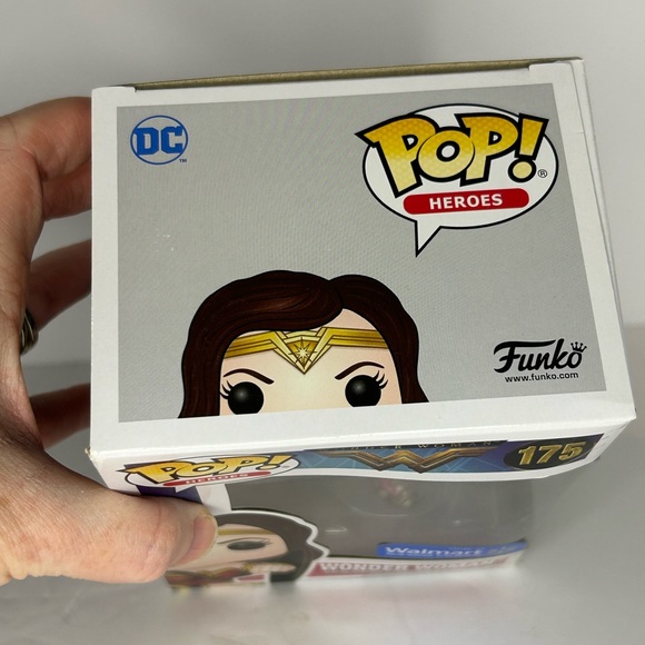 Wonder Woman FUNKO WALMART EXCLUSIVE NIB price firm - Picture 7 of 7
